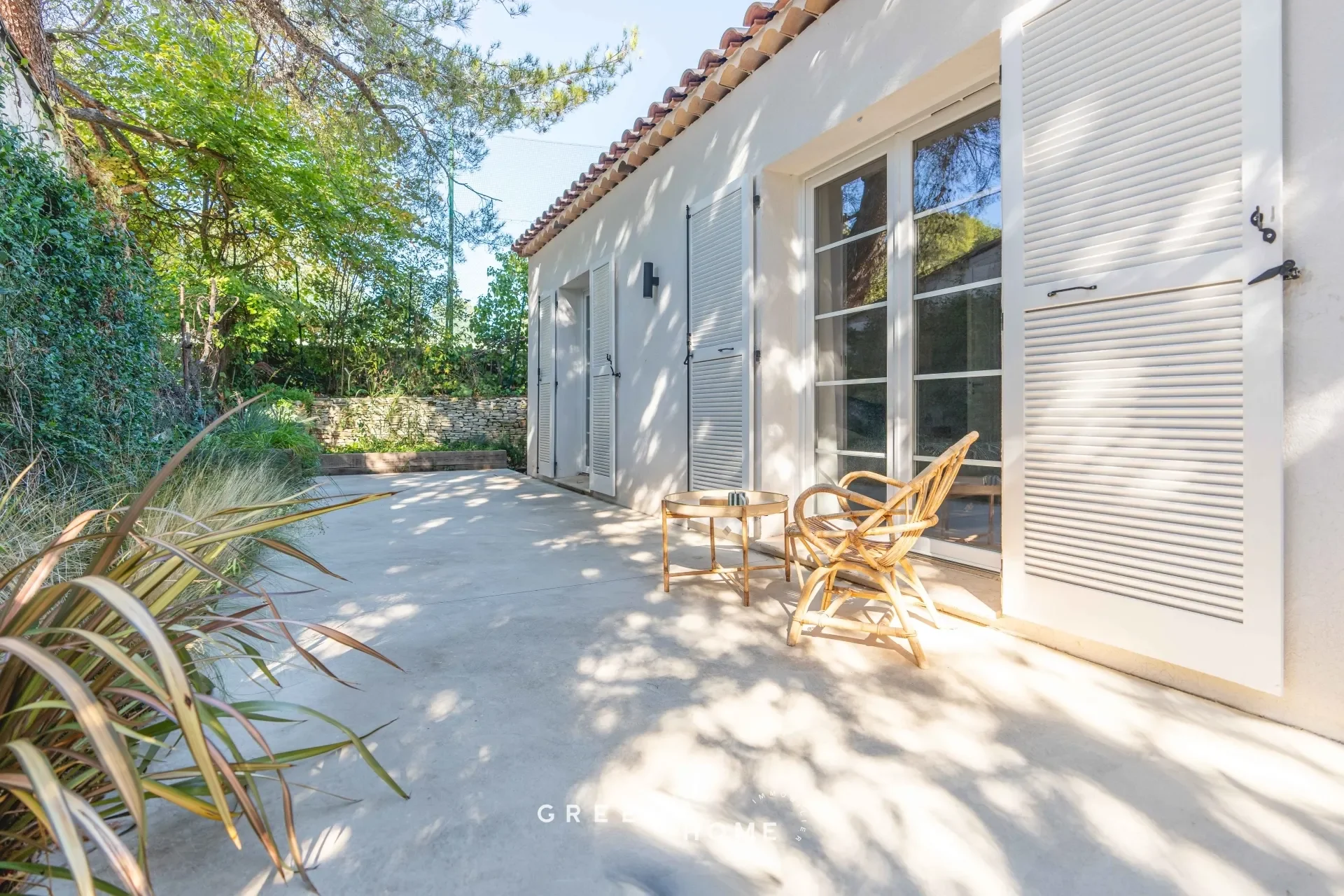 Exterior photo 7
