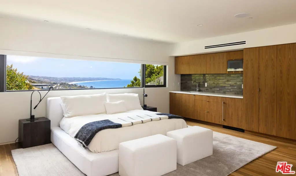 32357 Pacific Coast Highway, Malibu, California, United States. - Photo 2