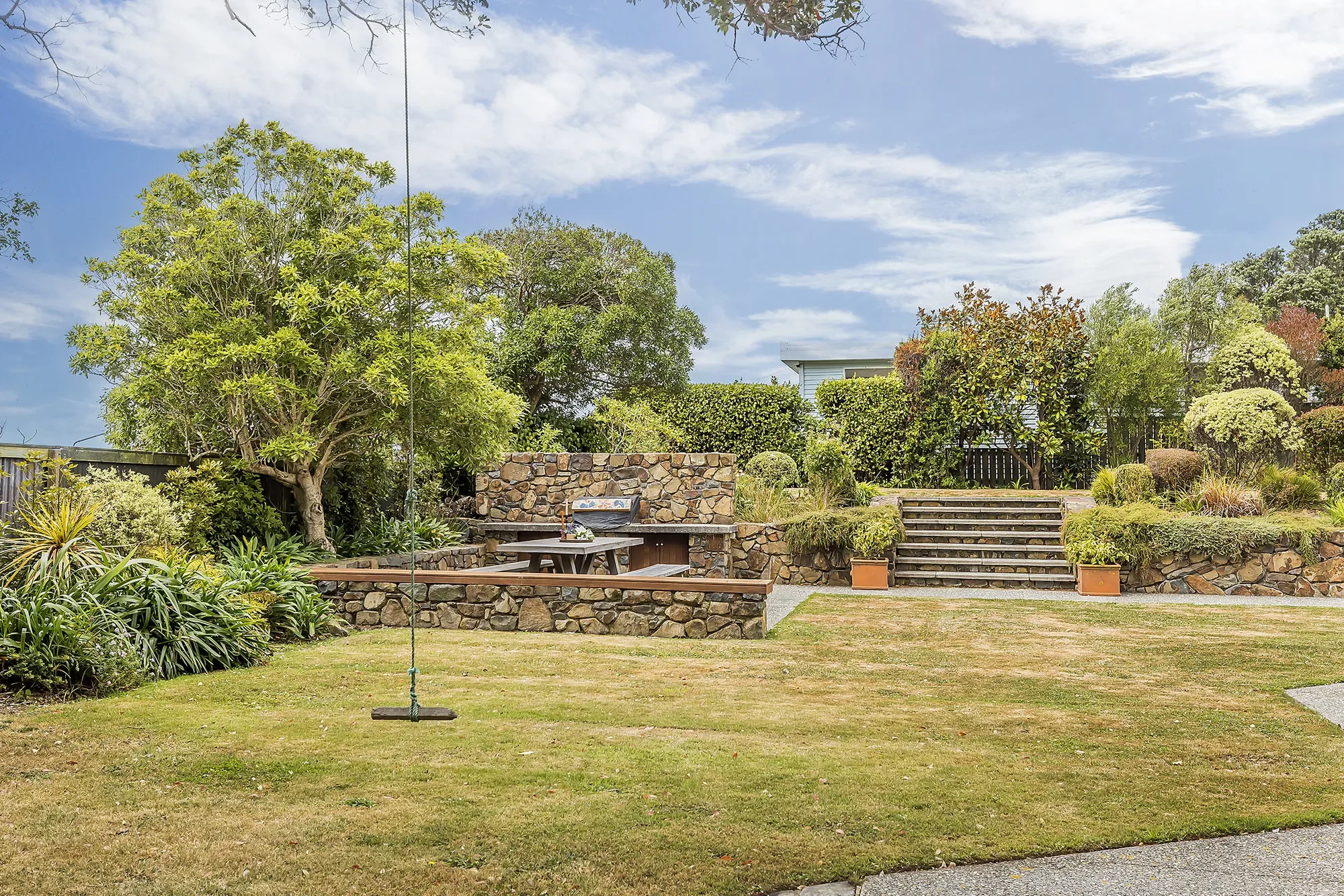 Exterior photo 6