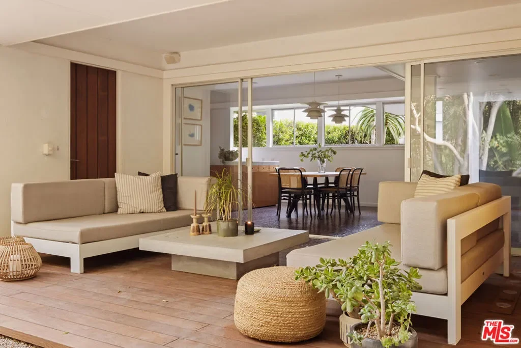 2246 Chelan Place, Los Angeles, California, United States. - Photo 2