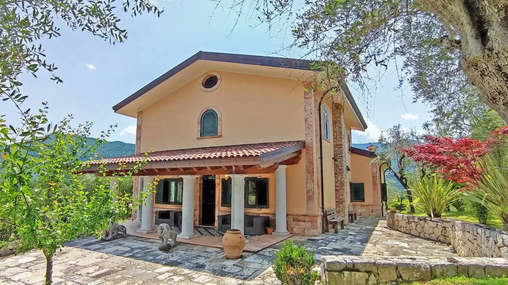 Exterior photo 8