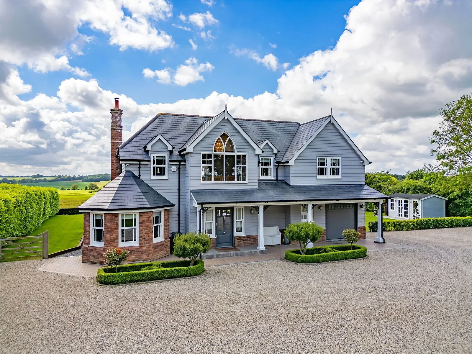 Exterior photo 7