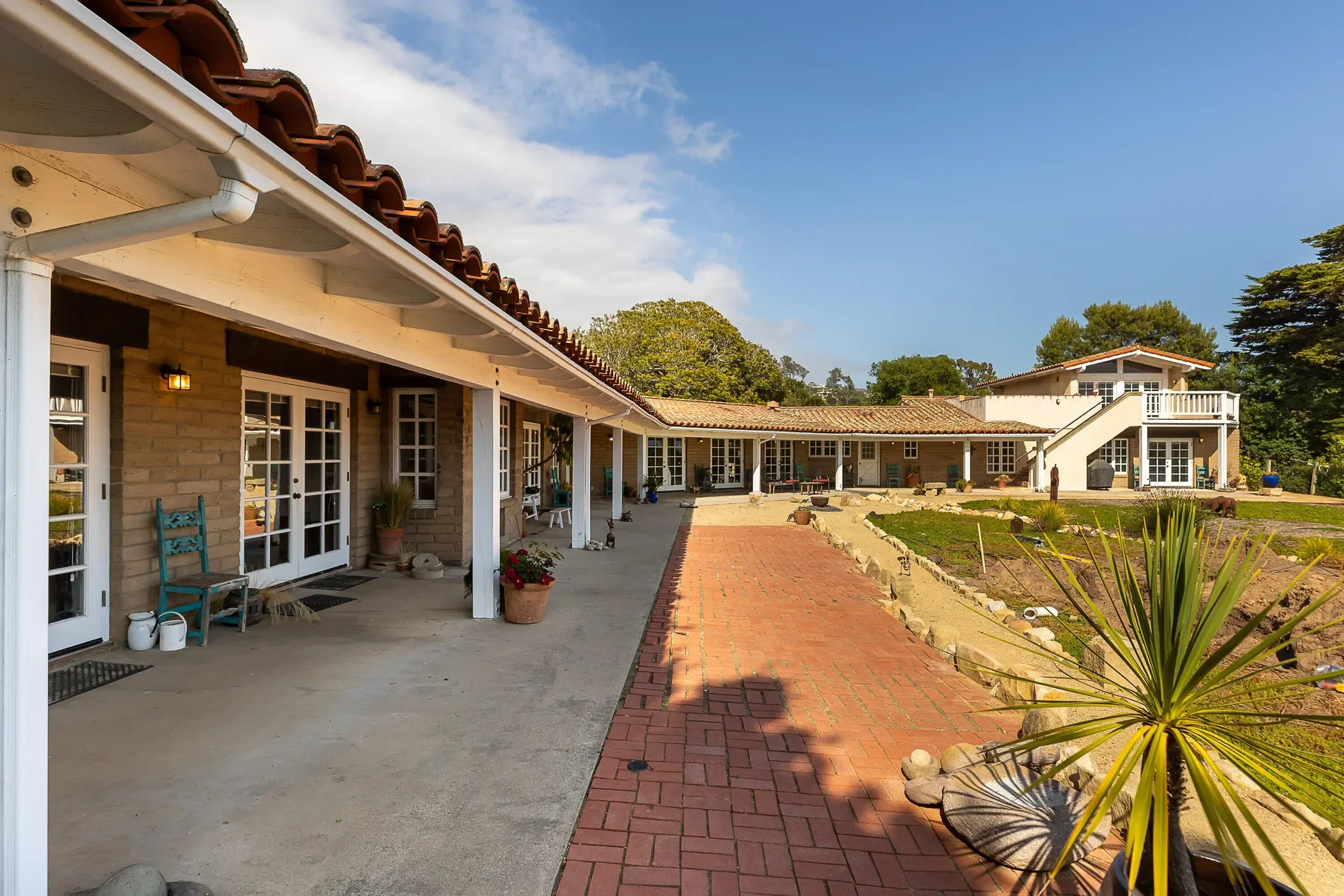 Exterior photo 7