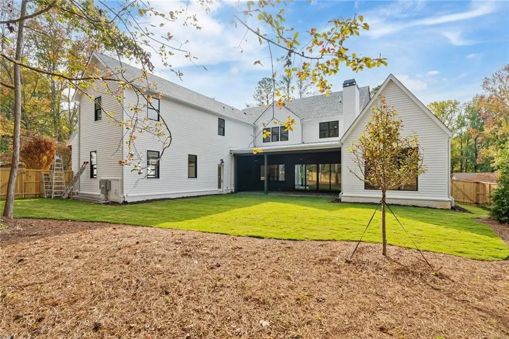 Exterior photo 10