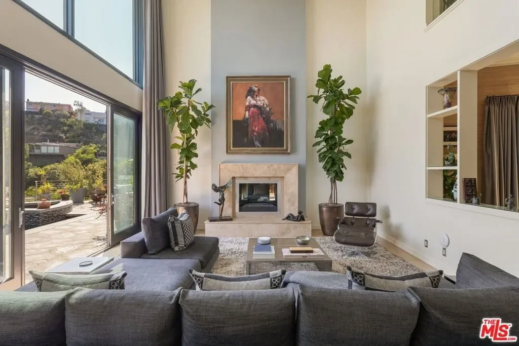 1573 Sunset Plaza Drive, Los Angeles, California, United States. - Photo 47