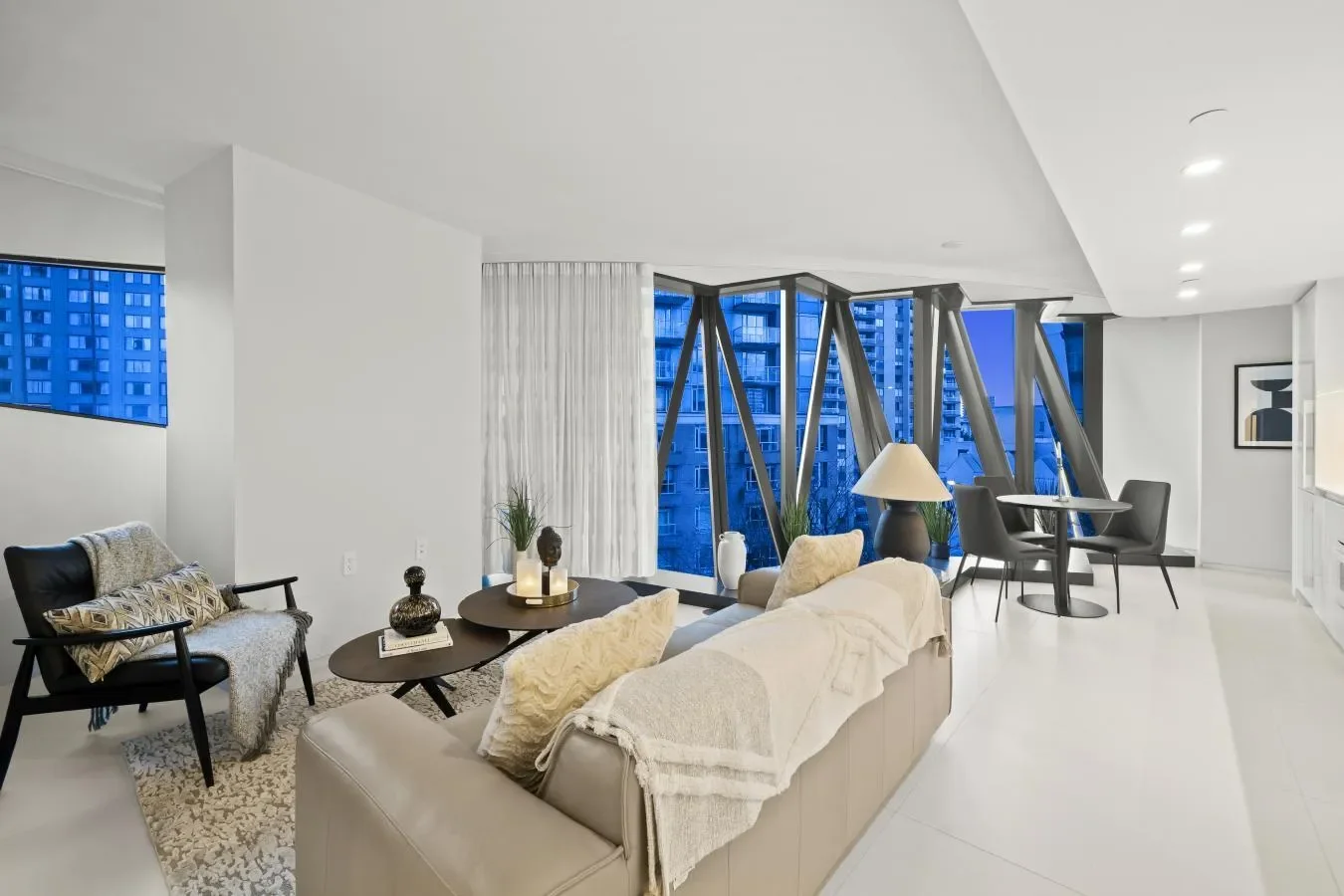 1033 Nelson Street, Vancouver, British Columbia, Canada. - Photo 10