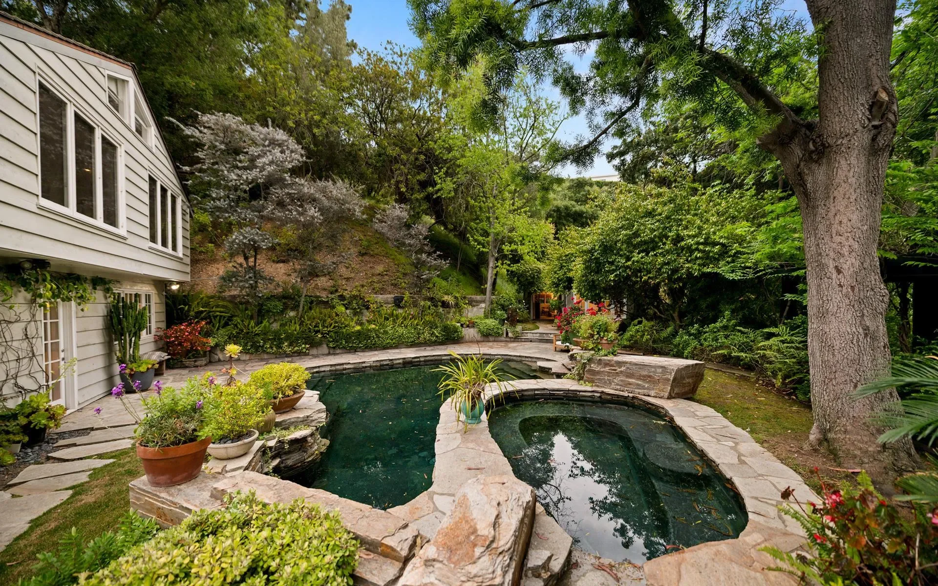2576 Benedict Canyon Dr, Beverly Hills, California, United States. - Photo 18