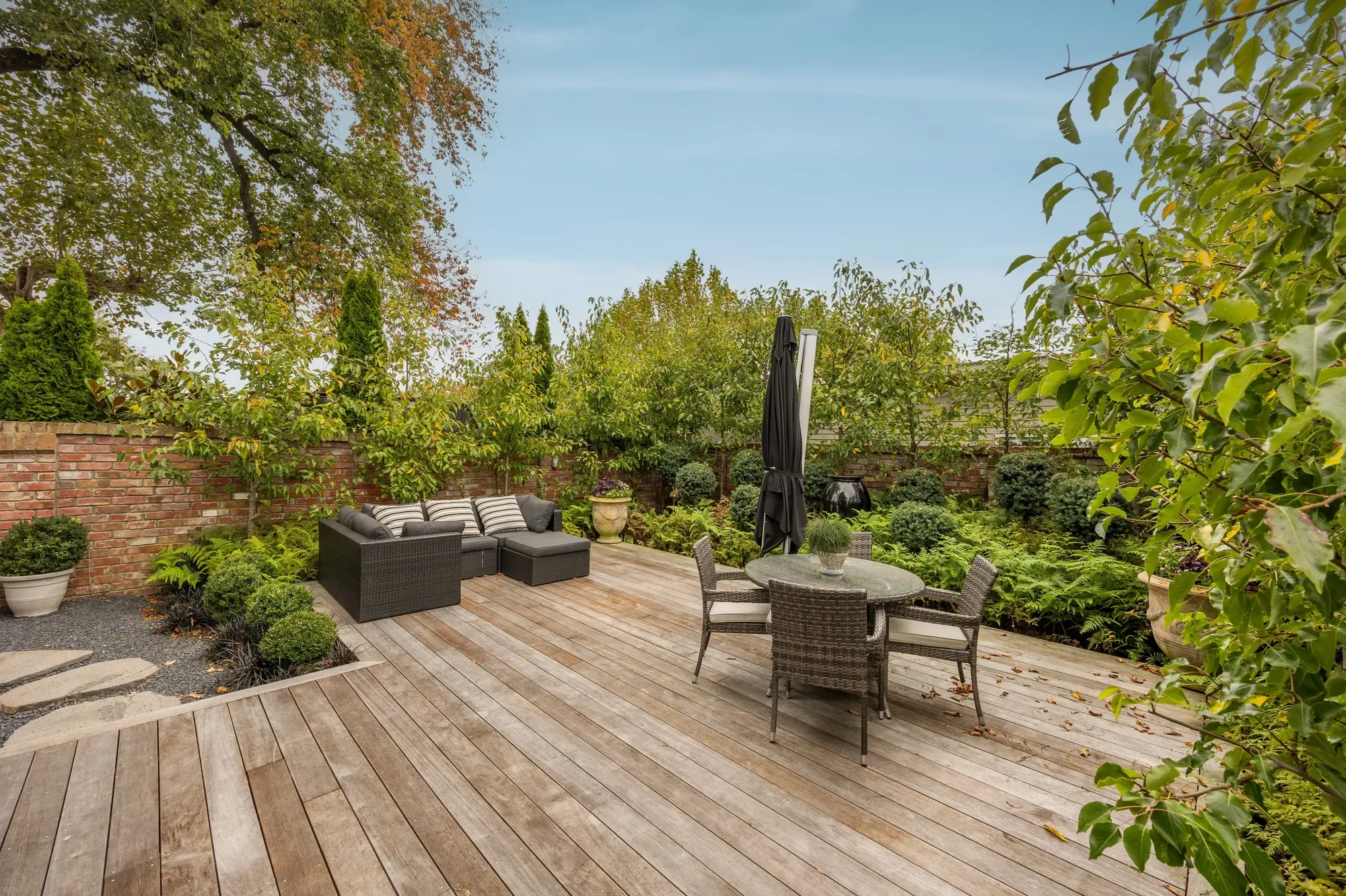 Exterior photo 5