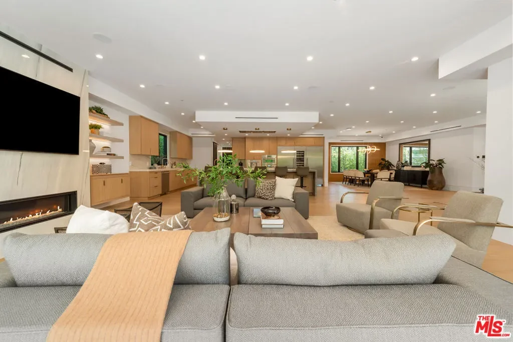 17228 Otsego Street, Los Angeles, California, United States. - Photo 22