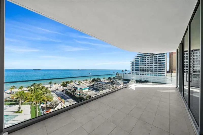 Exterior photo 8