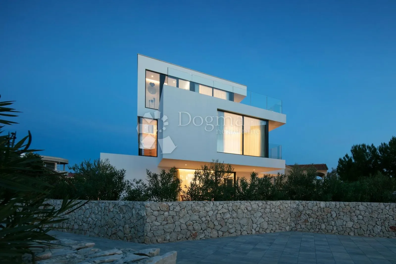 Exterior photo 7