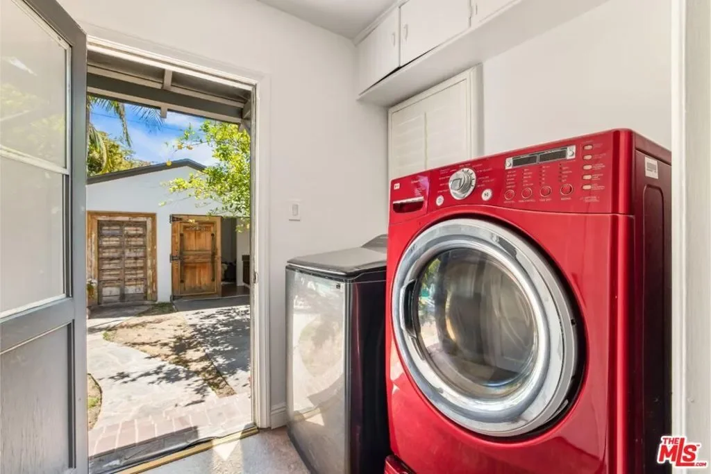 4940 Arcola Avenue, Los Angeles, California, United States. - Photo 4