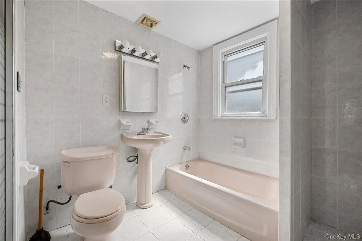 14744 84th Drive, Briarwood, NY 11435, New York, New York, United States. - Photo 12