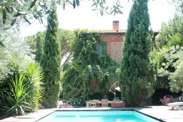 FIORANELLO - VILLA CON GIARDINO DI 3.000mq. zona Appia Antica
