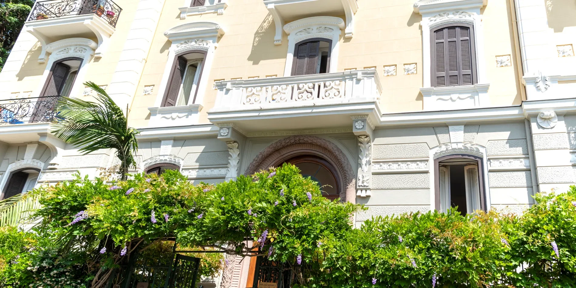 Exterior photo 7
