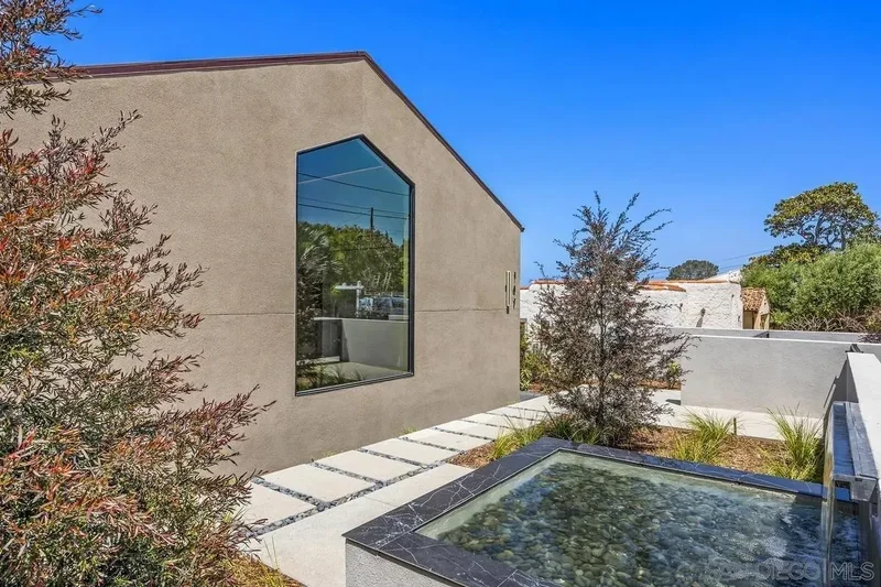 Single Family Residence in Solana Beach