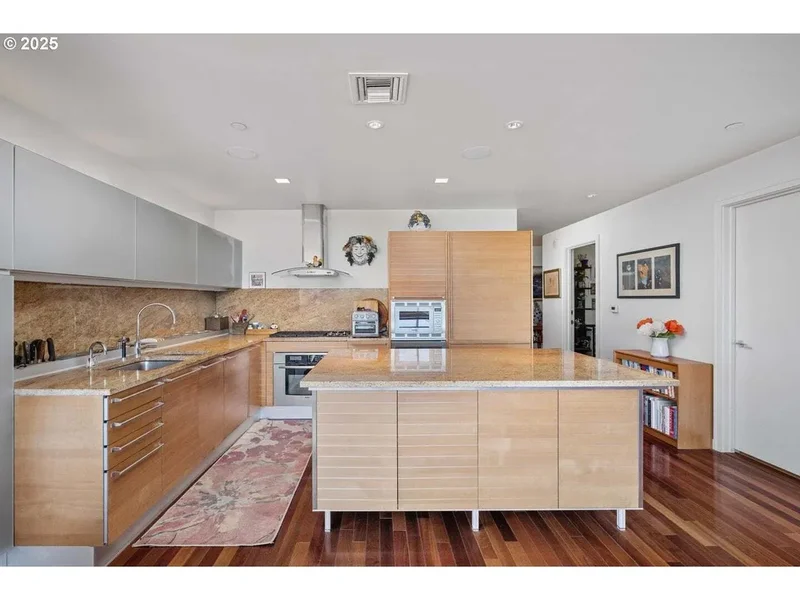 836 S Curry St #902, Portland, OR 97239, Portland, Oregon, United States. - Photo 13