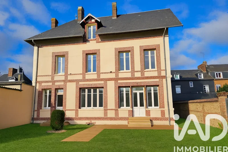 Le Neubourg, Normandy, France. - Photo 16