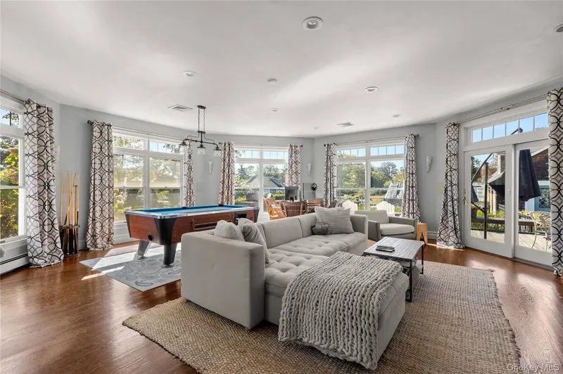 28 S Montgomery Avenue, Bay Shore, New York, United States. - Photo 25
