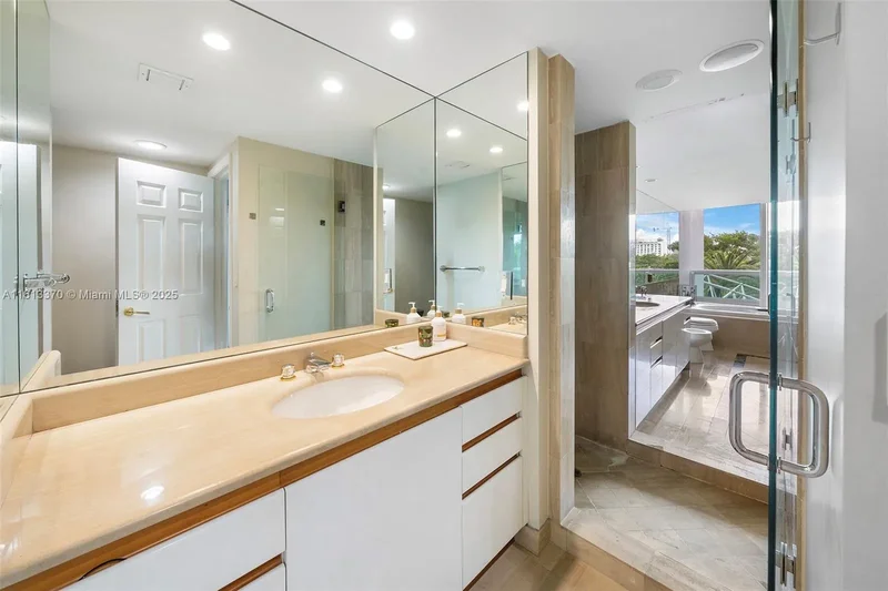 1643 Brickell Ave 704, Miami, Florida, United States. - Photo 30