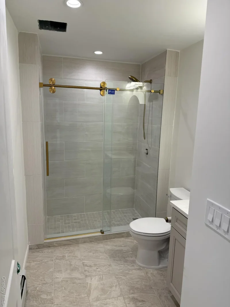 751 Centerwood Street, West Babylon, New York, United States. - Photo 3