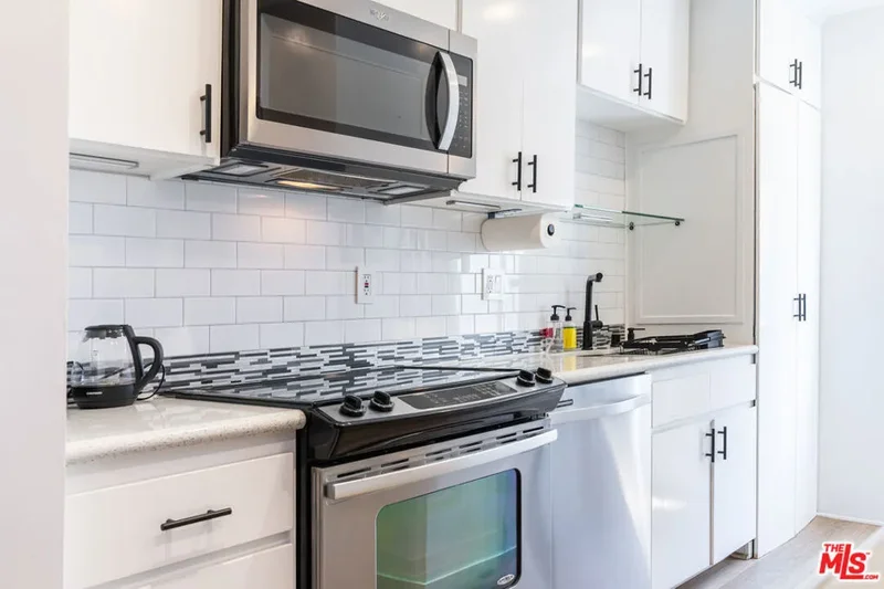 7250 Franklin Avenue 512, Los Angeles, California, United States. - Photo 18