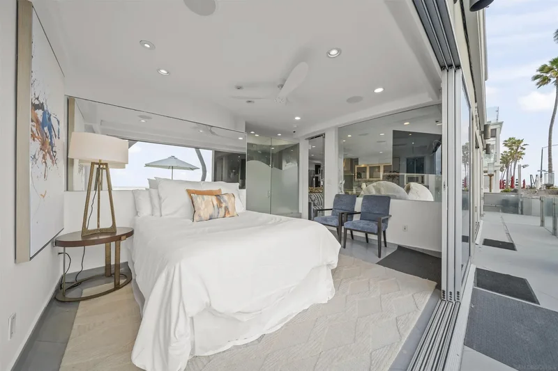 2999 Ocean Front Walk 1, San Diego, California, United States. - Photo 13