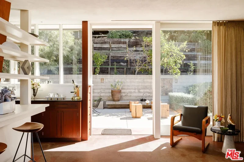 1430 Avon Terrace, Los Angeles, California, United States. - Photo 14
