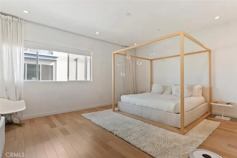 6736 W Hepburn Way, Los Angeles, California, United States. - Photo 19