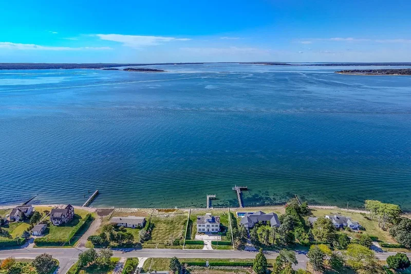 70 Peconic Avenue, Shelter Island Heights, New York, United States. - Photo 4