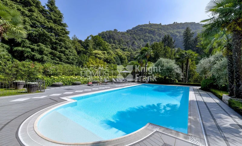 Panoramic penthouse in period villa with park and pool