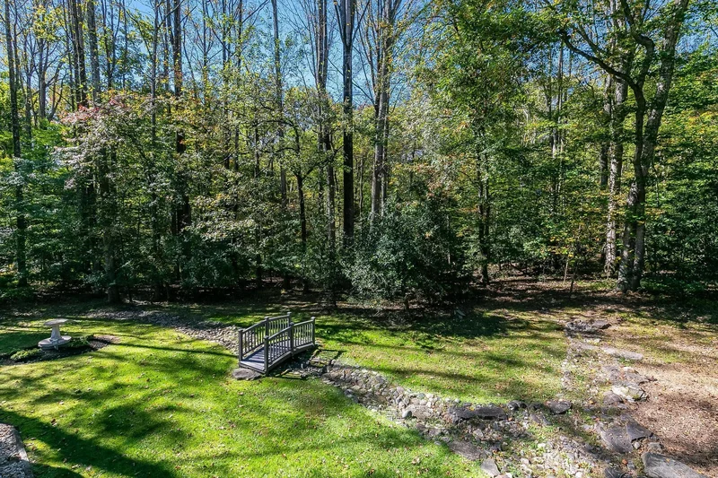 2404 Oakmont Court, Oakton, VA 22124, Reston, Virginia, United States. - Photo 32