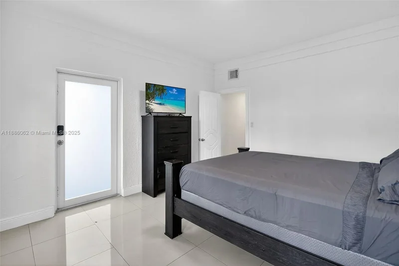 1680 NW 22nd Ct, Miami, Florida, United States. - Photo 9