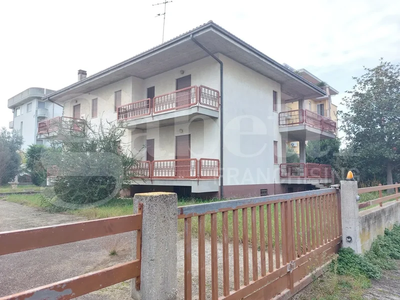 Villetta quadrifamiliare Via Tosti, 3