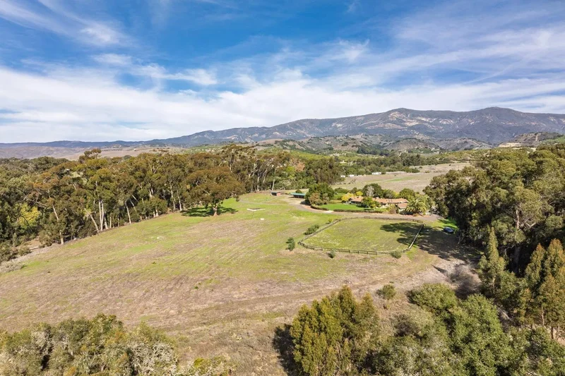 1 Beach Road , Santa Barbara, CA 93117, Goleta, California, United States. - Photo 16