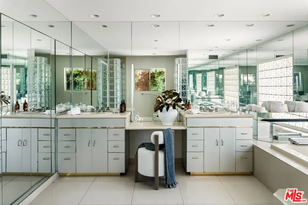 811 N Hillcrest Road, Beverly Hills, California, United States. - Photo 8