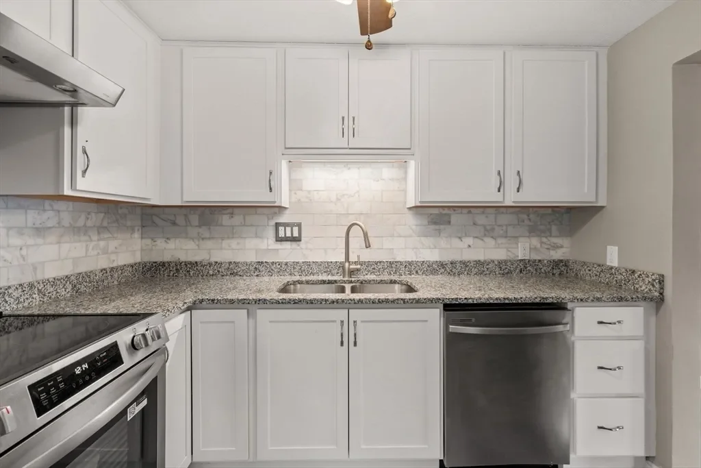 130 Old Barnstable Rd, Falmouth, Massachusetts, United States. - Photo 28