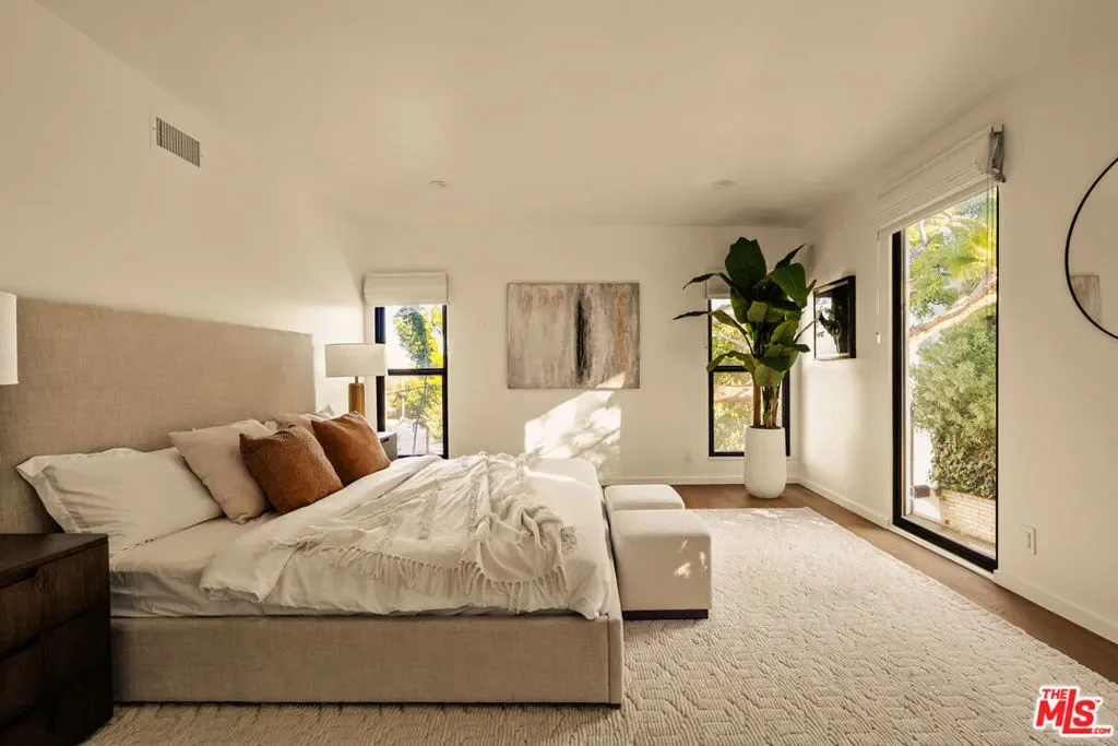 8620 Skyline Drive, Los Angeles, California, United States. - Photo 1
