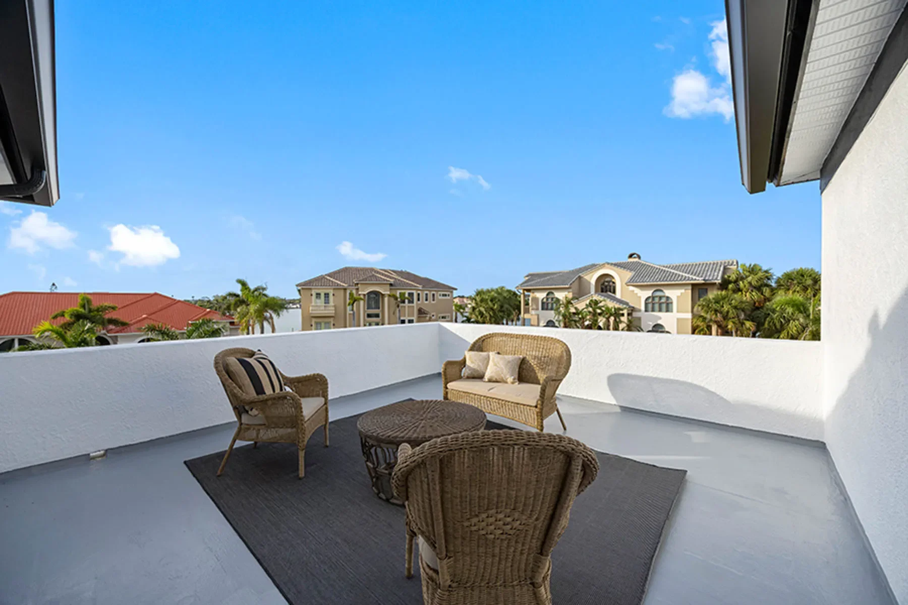 Exterior photo 7