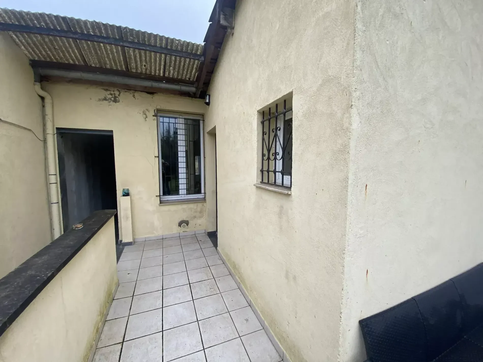 Exterior photo 1
