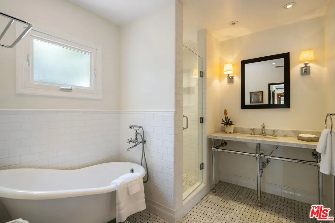 1417 Queens Rd, Los Angeles, California, United States. - Photo 13