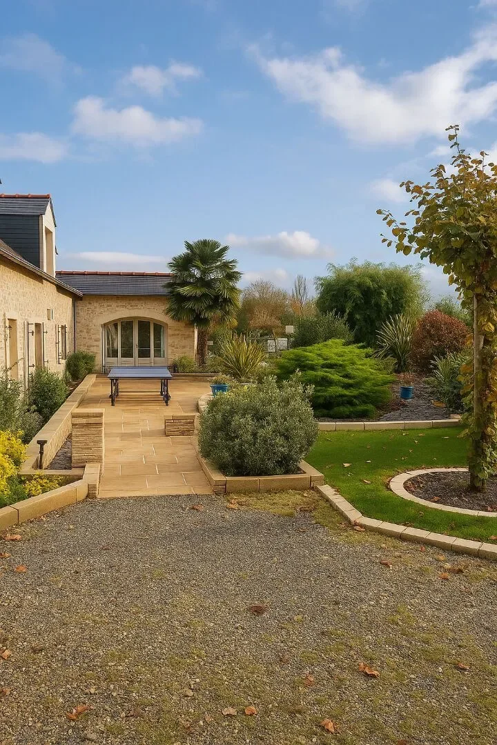 Huillé-Lézigné, Pays de la Loire, France. - Photo 6