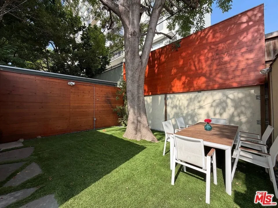 9037 Elevado Street, Los Angeles, California, United States. - Photo 45