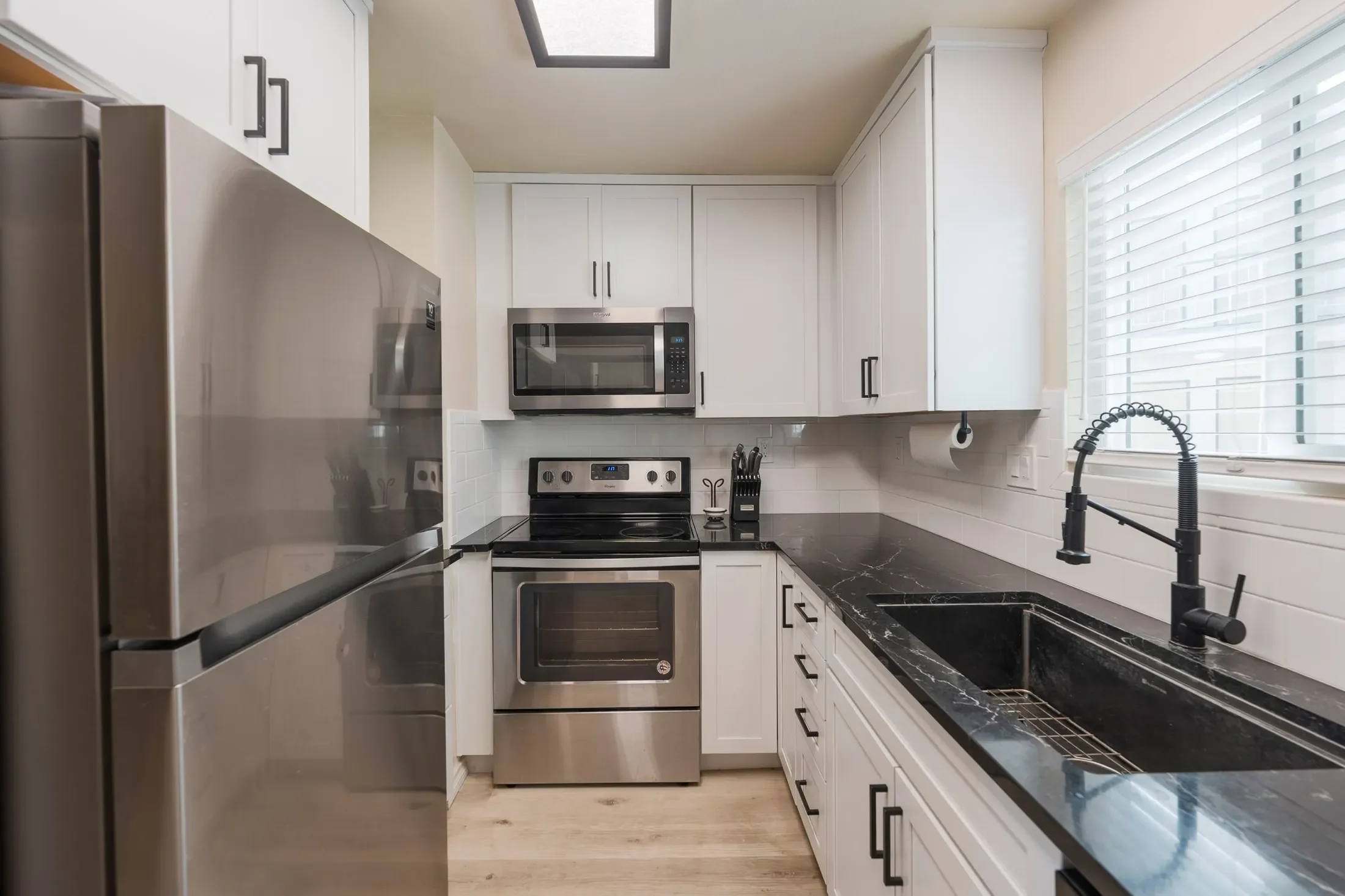 1108 Camino Real , Redondo Beach, CA 90277, Torrance, California, United States. - Photo 12
