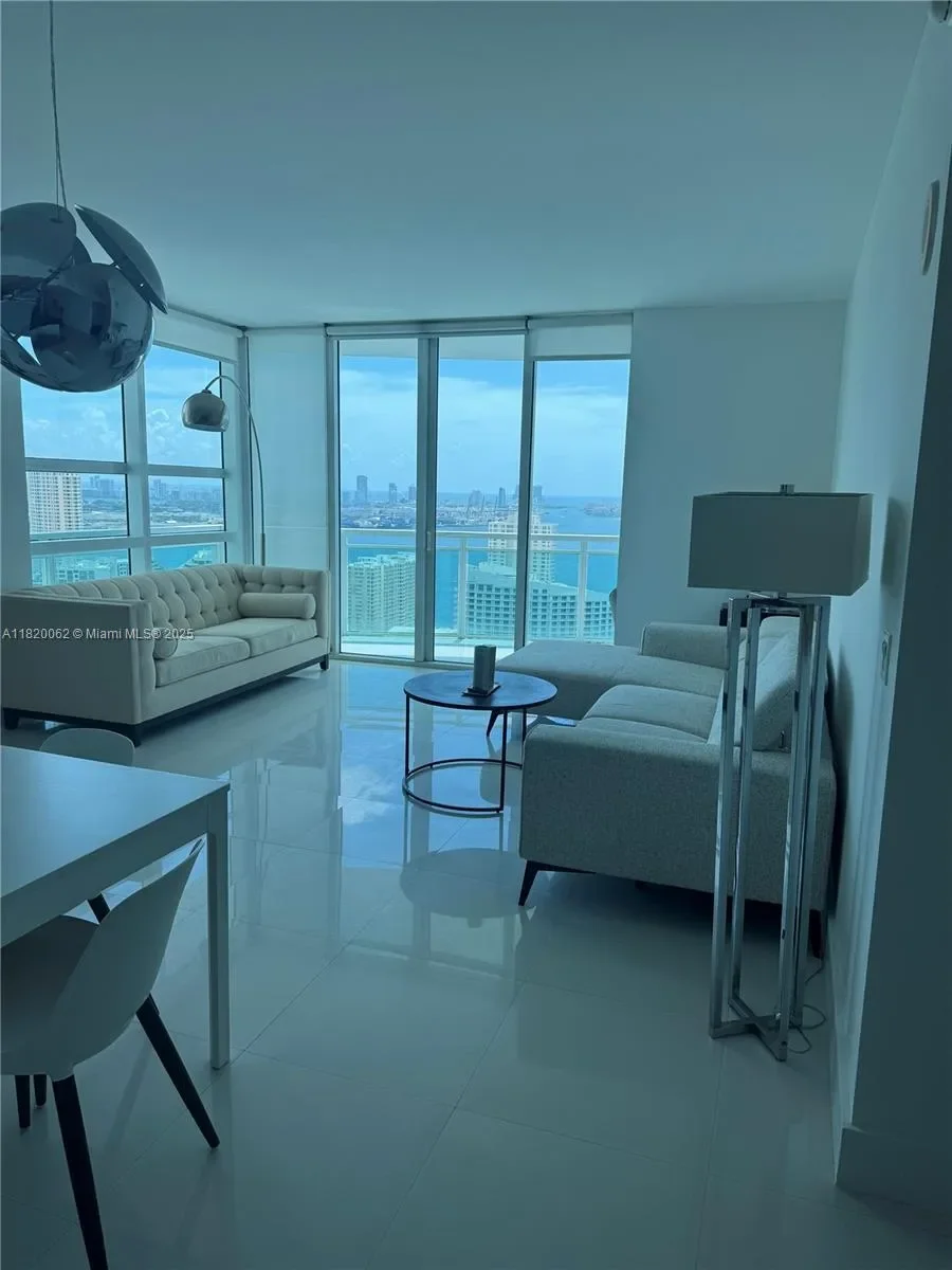 950 Brickell Bay Dr, #3710, Miami, Florida, United States. - Photo 6