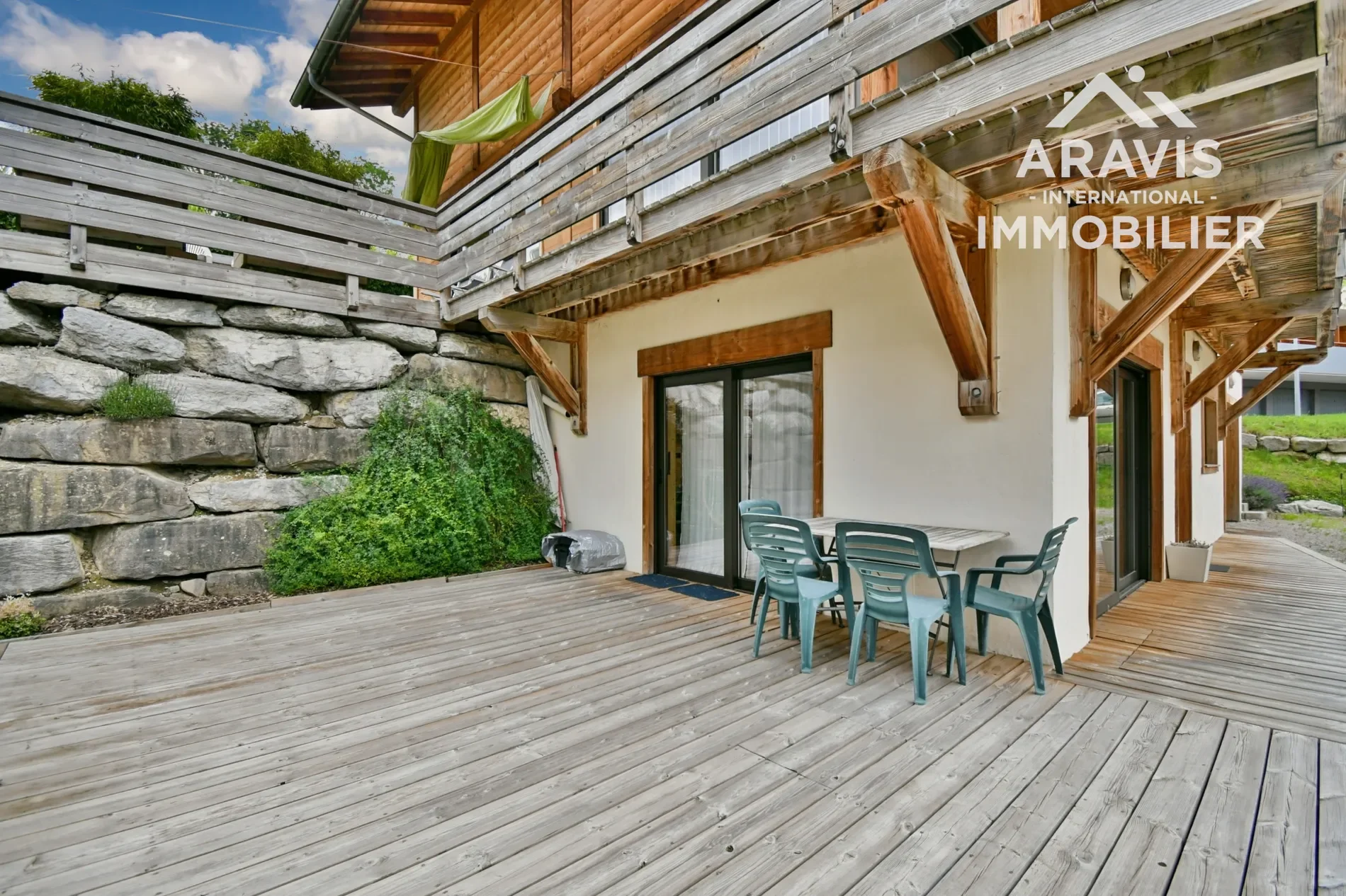 Exterior photo 6