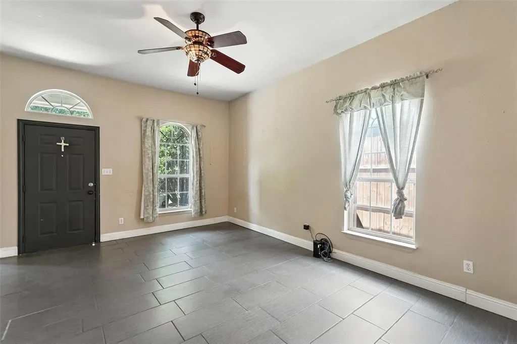 1510 N Carroll Avenue, Dallas, Texas, United States. - Photo 2