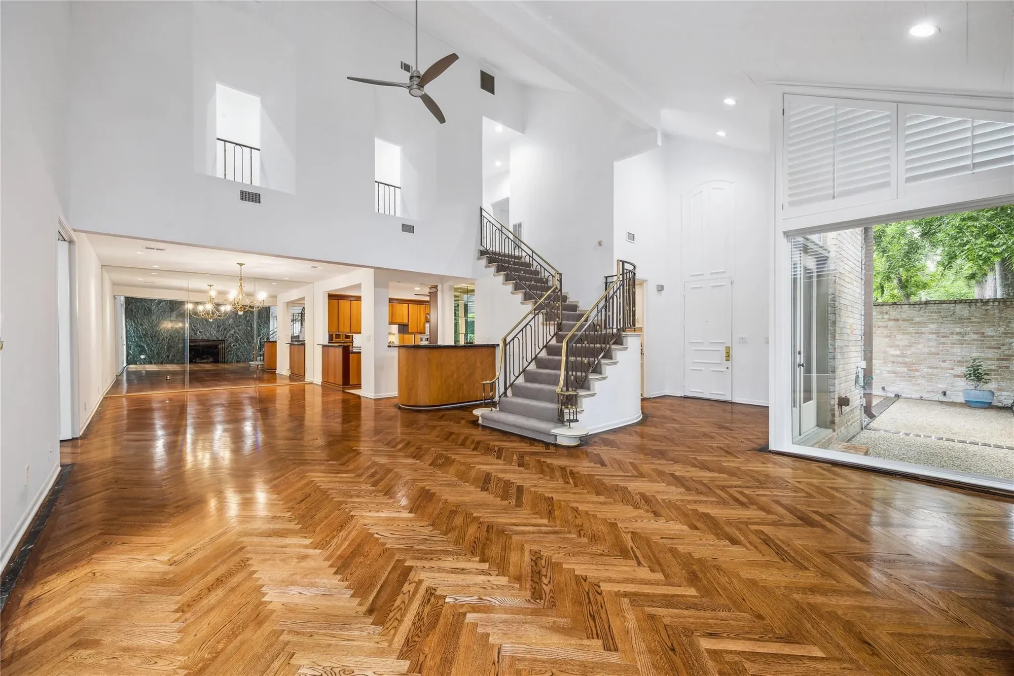 4 River Hollow Lane, Houston, Texas, United States. - Photo 3