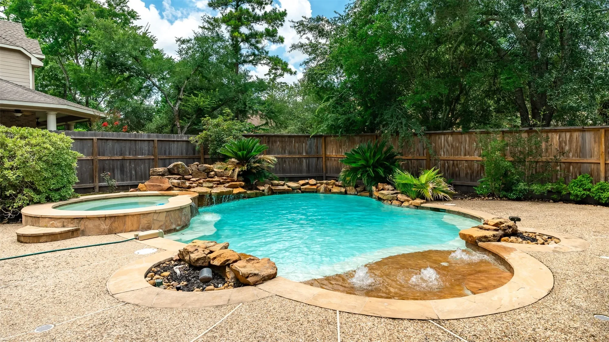 187 E Lansdowne Circle, The Woodlands, TX 77382, The Woodlands, Texas, United States. - Photo 2