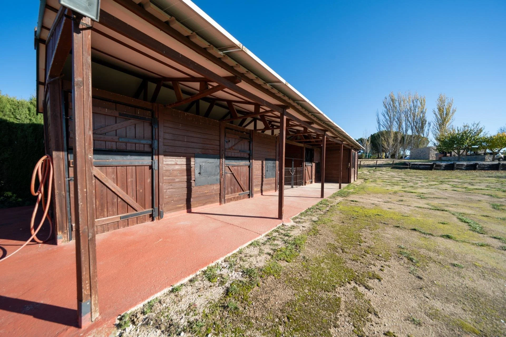 Exterior photo 11
